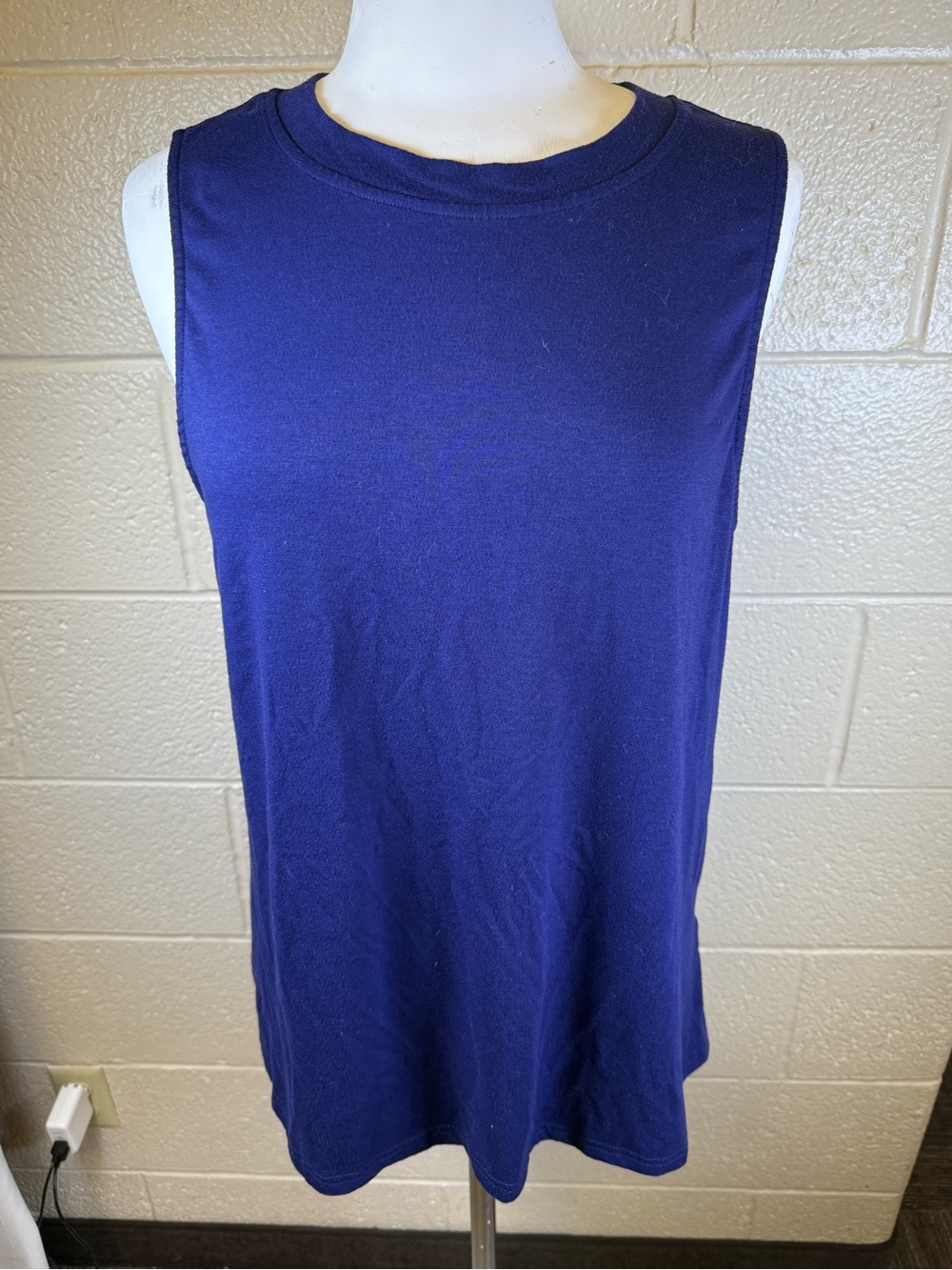 Kikiberry Essential Women's Navy Crewneck Tank - Sleeveless Comfort